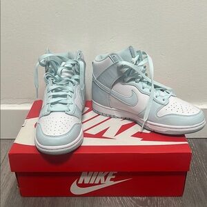 NEW Nike Women’s Nike Dunk High-Top Sneakers - Glacier Blue Size 8 Fv5960-100